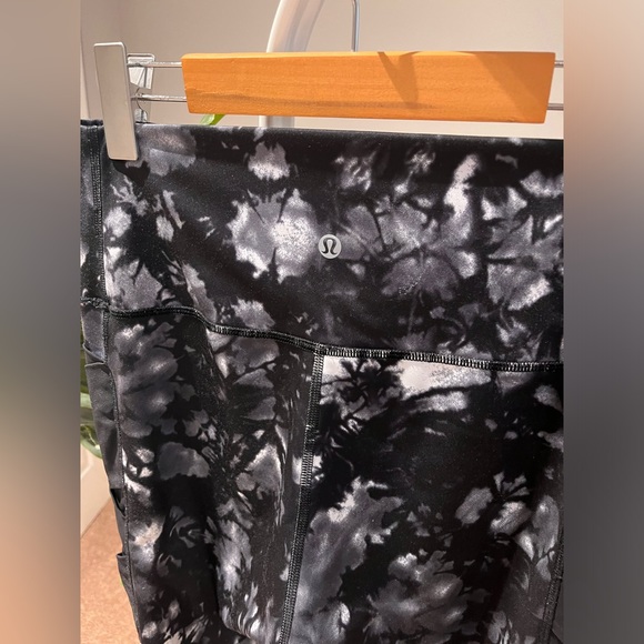 Lululemon | Rise and Flow Pant (Full-On Luxtreme) - Picture 9 of 11